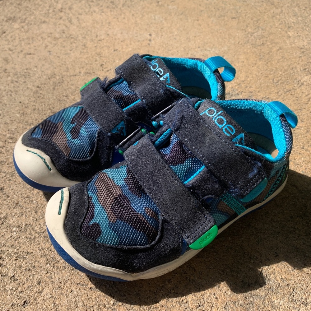 Plae Shoes Kids Size 10